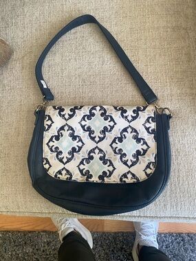 thirty-one Black Shoulder Bag with Cream Patterned Flap